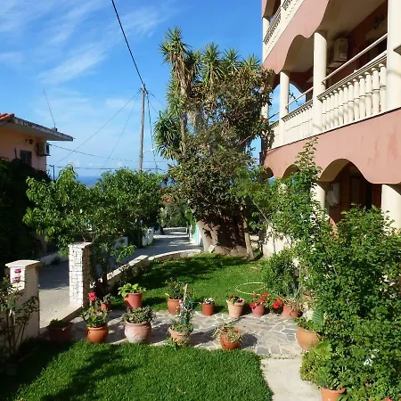 Marinos At Lourdata Village דירה