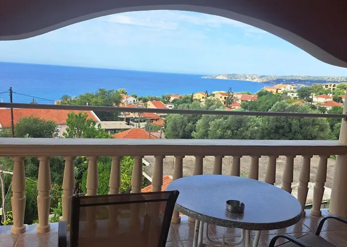 Marinos At Lourdata Village דירה *