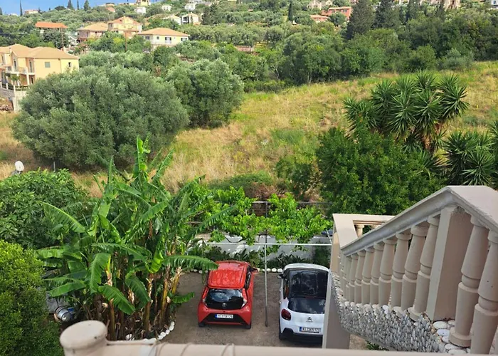 Marinos At Lourdata Village דירה