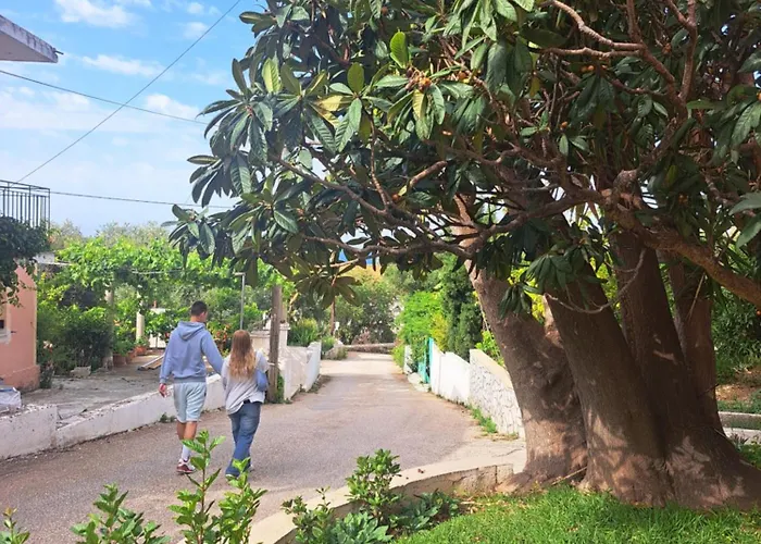 Marinos At Lourdata Village דירה *