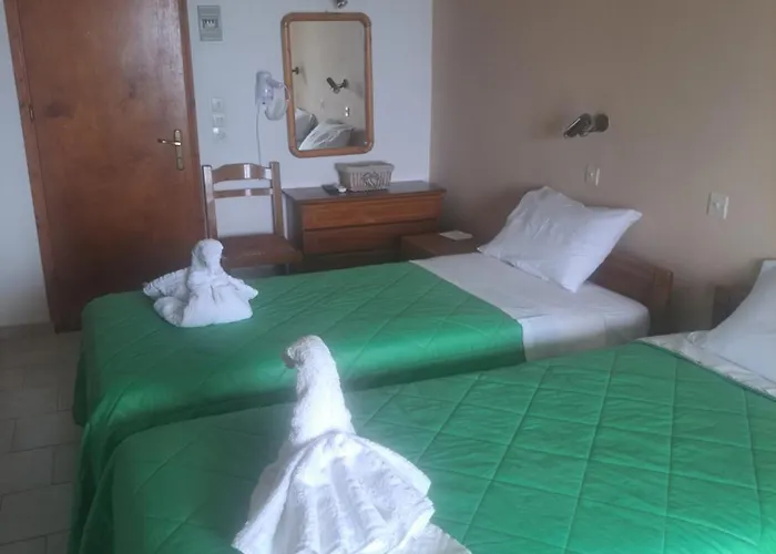 Marinos At Lourdata Village דירה