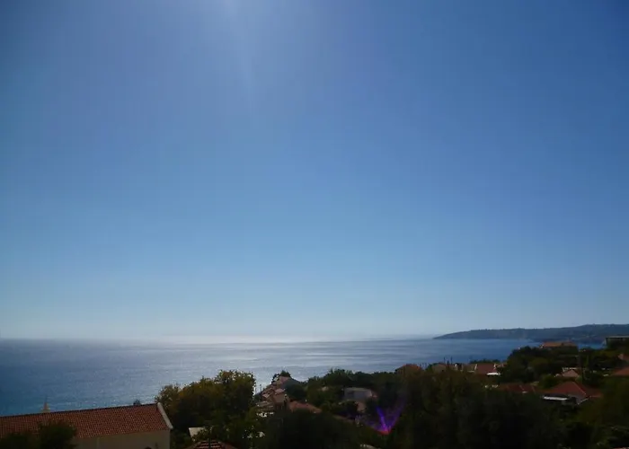 Marinos At Lourdata Village דירה