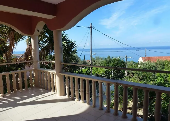 Marinos At Lourdata Village דירה *