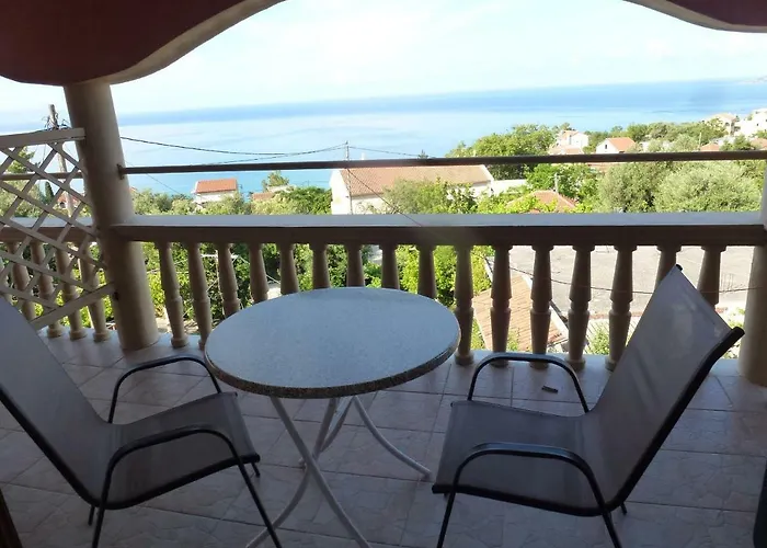 Marinos At Lourdata Village דירה *